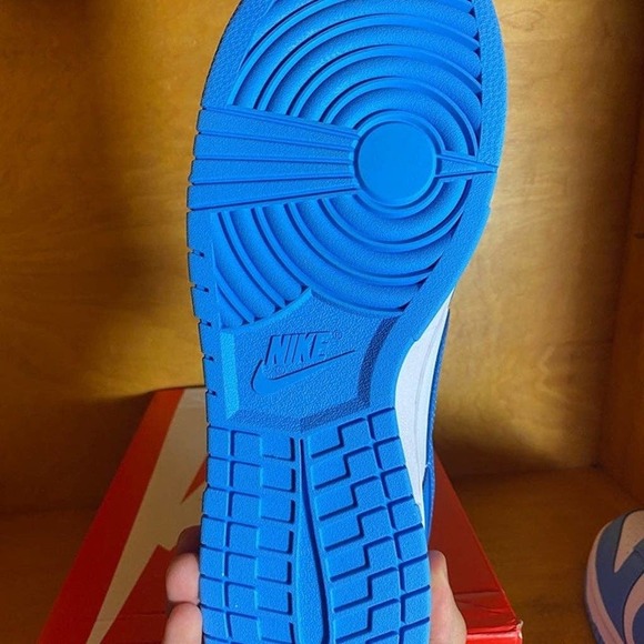 Nike Dunk Low UNC Size 9.5 - Picture 6 of 7